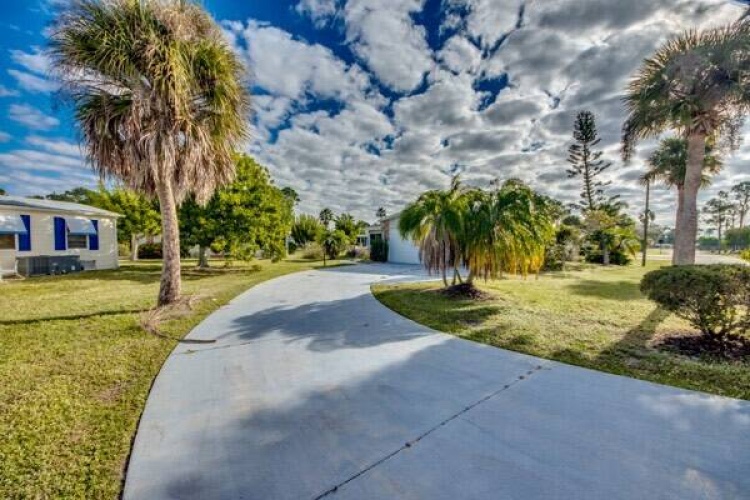 10561 Lake Loop Rd., North Fort Myers, Florida 33903, 2 Bedrooms Bedrooms, ,2 BathroomsBathrooms,Mobile/manufactured,For Sale,Lake Loop Rd.,11355605