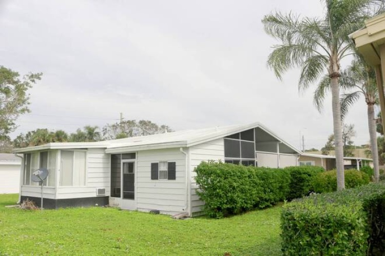 5226 Camelot Dr E, Sarasota, Florida 34233, 2 Bedrooms Bedrooms, ,2 BathroomsBathrooms,Mobile/manufactured,For Sale,Camelot Dr E,11359563