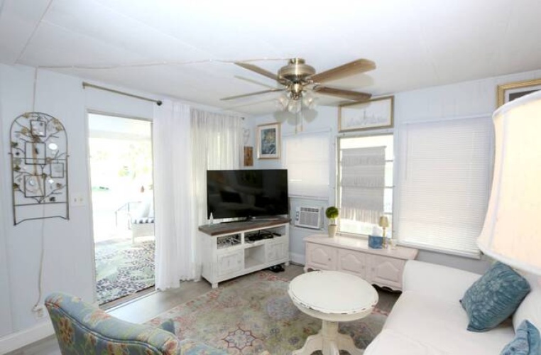 2320 Bee Ridge Rd, Sarasota, Florida 34239, 2 Bedrooms Bedrooms, ,1 BathroomBathrooms,Mobile/manufactured,For Sale,Bee Ridge Rd,11401885