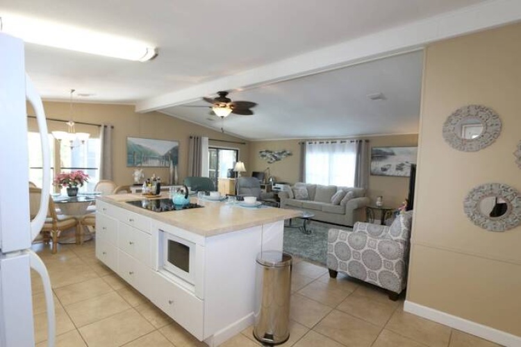 5951 Camelot Dr N, Sarasota, Florida 34233, 2 Bedrooms Bedrooms, ,2 BathroomsBathrooms,Mobile/manufactured,For Sale,Camelot Dr N,11406554