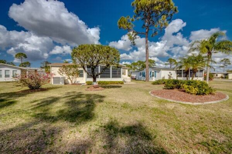 19443 Rolling Hills Ct., North Fort Myers, Florida 33903, 2 Bedrooms Bedrooms, ,2 BathroomsBathrooms,Mobile/manufactured,For Sale,Rolling Hills Ct.,11419568