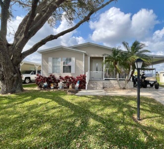 516 Town and Country Blvd, Sebring, Florida 33870, 3 Bedrooms Bedrooms, ,2 BathroomsBathrooms,Mobile/manufactured,For Sale,Town and Country Blvd,11433491