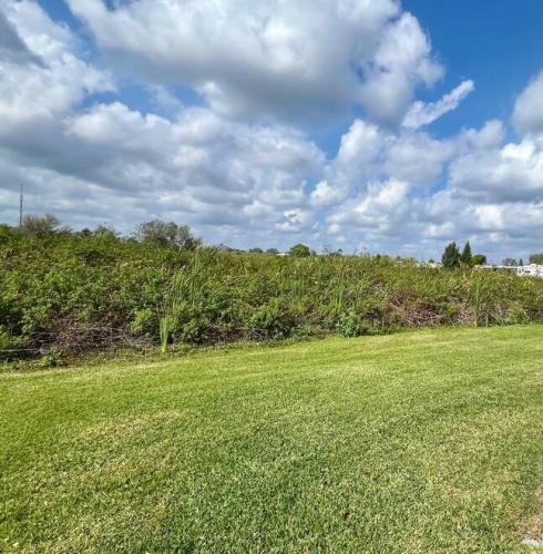 516 Town and Country Blvd, Sebring, Florida 33870, 3 Bedrooms Bedrooms, ,2 BathroomsBathrooms,Mobile/manufactured,For Sale,Town and Country Blvd,11433491