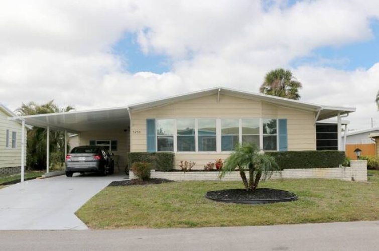 5250 Camelot Dr E, Sarasota, Florida 34233, 2 Bedrooms Bedrooms, ,2 BathroomsBathrooms,Mobile/manufactured,For Sale,Camelot Dr E,11445924