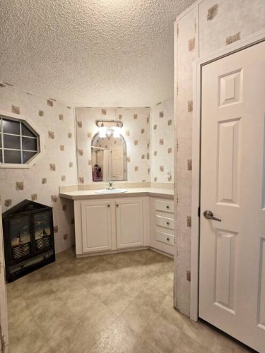 279 Lake Dr, Nokomis, Florida 34275, 2 Bedrooms Bedrooms, ,2 BathroomsBathrooms,Mobile/manufactured,For Sale,Lake Dr,11497319