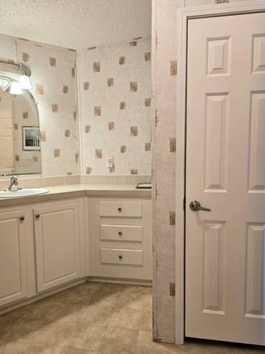 279 Lake Dr, Nokomis, Florida 34275, 2 Bedrooms Bedrooms, ,2 BathroomsBathrooms,Mobile/manufactured,For Sale,Lake Dr,11497319
