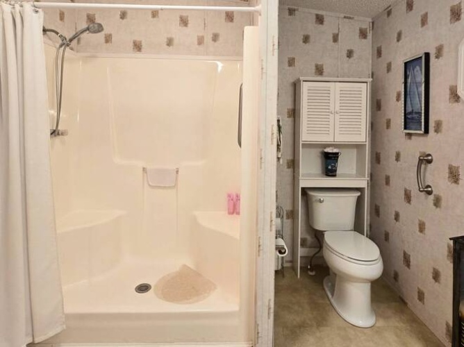 279 Lake Dr, Nokomis, Florida 34275, 2 Bedrooms Bedrooms, ,2 BathroomsBathrooms,Mobile/manufactured,For Sale,Lake Dr,11497319