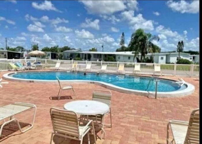 279 Lake Dr, Nokomis, Florida 34275, 2 Bedrooms Bedrooms, ,2 BathroomsBathrooms,Mobile/manufactured,For Sale,Lake Dr,11497319