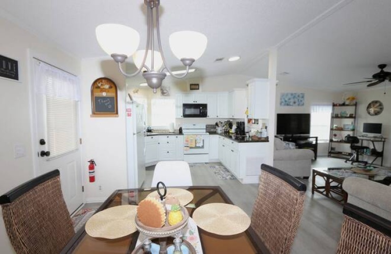 5549 Tewkesbury Pl, Sarasota, Florida 34241, 2 Bedrooms Bedrooms, ,2 BathroomsBathrooms,Mobile/manufactured,For Sale,Tewkesbury Pl,11498038