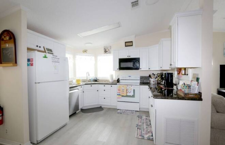 5549 Tewkesbury Pl, Sarasota, Florida 34241, 2 Bedrooms Bedrooms, ,2 BathroomsBathrooms,Mobile/manufactured,For Sale,Tewkesbury Pl,11498038
