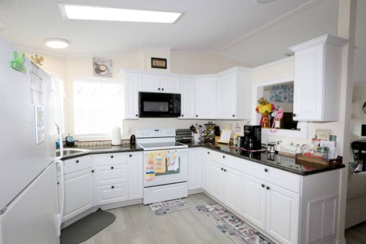 5549 Tewkesbury Pl, Sarasota, Florida 34241, 2 Bedrooms Bedrooms, ,2 BathroomsBathrooms,Mobile/manufactured,For Sale,Tewkesbury Pl,11498038