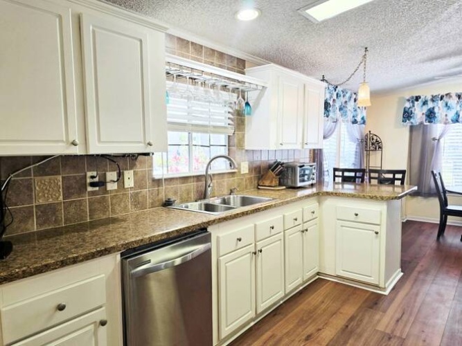 283 Lake Dr, Nokmis, Florida 34275, 3 Bedrooms Bedrooms, ,2 BathroomsBathrooms,Mobile/manufactured,For Sale,Lake Dr,11504355