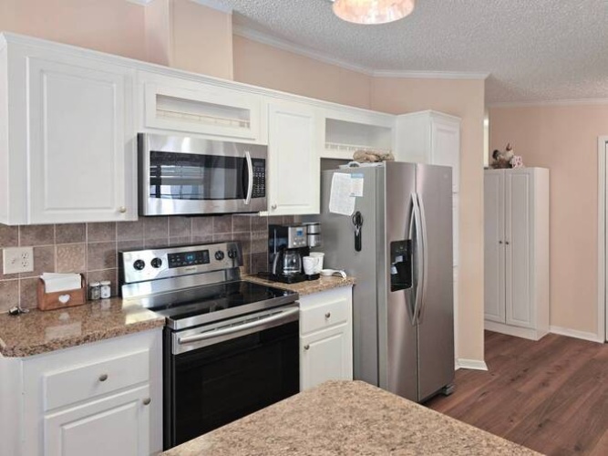 283 Lake Dr, Nokmis, Florida 34275, 3 Bedrooms Bedrooms, ,2 BathroomsBathrooms,Mobile/manufactured,For Sale,Lake Dr,11504355