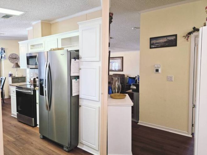 283 Lake Dr, Nokmis, Florida 34275, 3 Bedrooms Bedrooms, ,2 BathroomsBathrooms,Mobile/manufactured,For Sale,Lake Dr,11504355