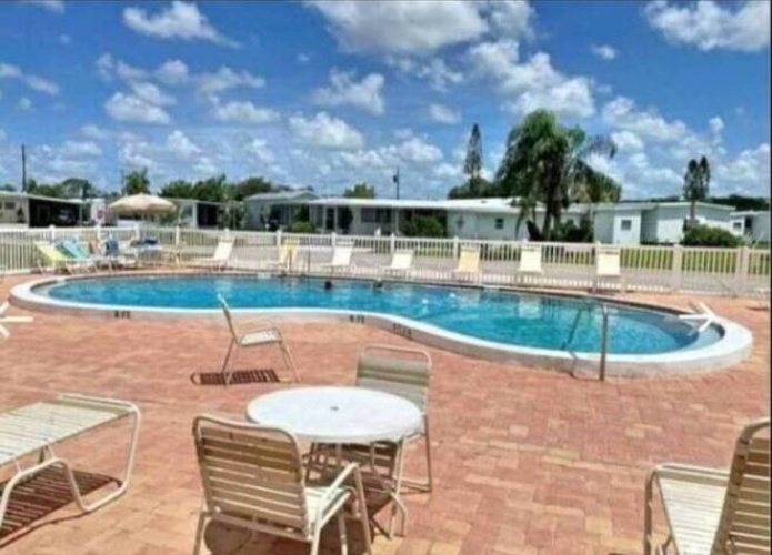 283 Lake Dr, Nokmis, Florida 34275, 3 Bedrooms Bedrooms, ,2 BathroomsBathrooms,Mobile/manufactured,For Sale,Lake Dr,11504355