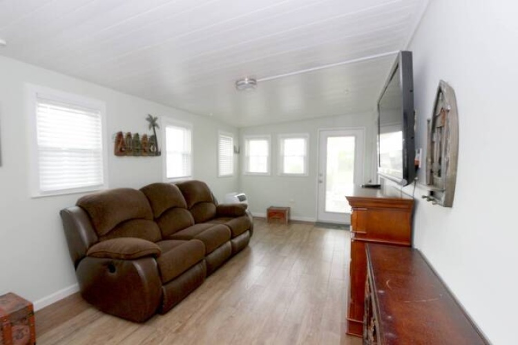 5714 Seven Oaks Dr, Sarasota, Florida 34241, 2 Bedrooms Bedrooms, ,2 BathroomsBathrooms,Mobile/manufactured,For Sale,Seven Oaks Dr,11528281