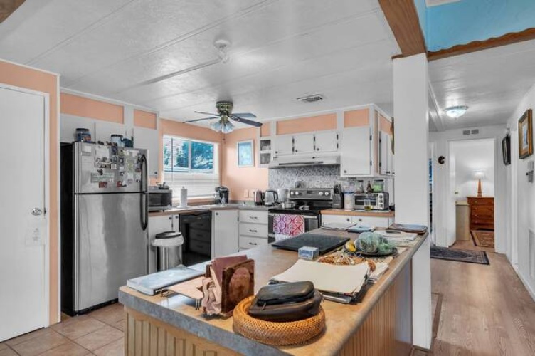 5699 Camelford Dr, Sarasota, Florida 34233, 2 Bedrooms Bedrooms, ,2 BathroomsBathrooms,Mobile/manufactured,For Sale,Camelford Dr,11530314