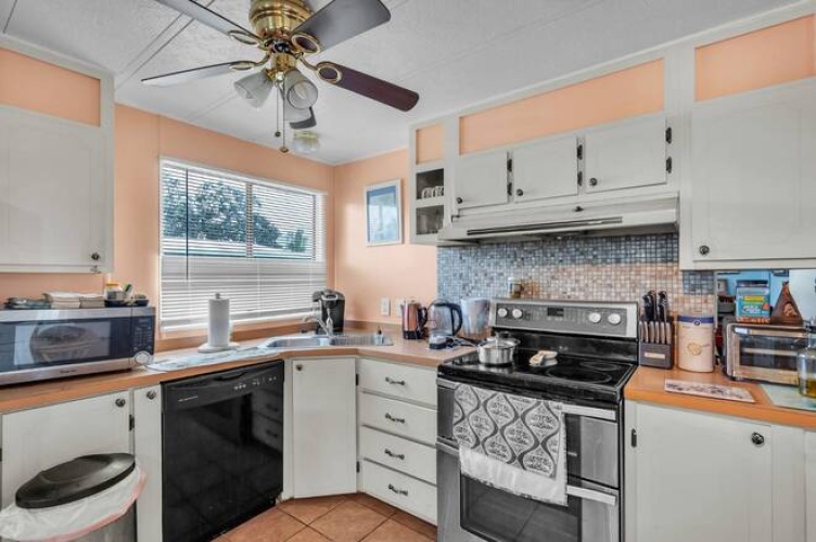 5699 Camelford Dr, Sarasota, Florida 34233, 2 Bedrooms Bedrooms, ,2 BathroomsBathrooms,Mobile/manufactured,For Sale,Camelford Dr,11530314
