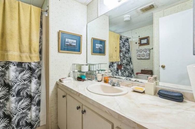 5699 Camelford Dr, Sarasota, Florida 34233, 2 Bedrooms Bedrooms, ,2 BathroomsBathrooms,Mobile/manufactured,For Sale,Camelford Dr,11530314