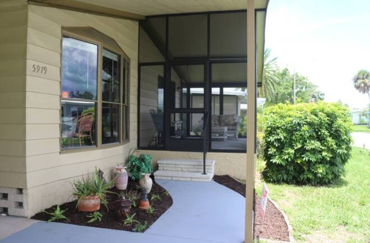 5919 Camelot Dr N, Sarasota, Florida 34233, 2 Bedrooms Bedrooms, ,2 BathroomsBathrooms,Mobile/manufactured,For Sale,Camelot Dr N,11530321