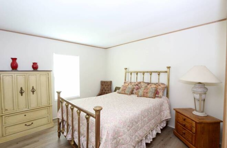 5919 Camelot Dr N, Sarasota, Florida 34233, 2 Bedrooms Bedrooms, ,2 BathroomsBathrooms,Mobile/manufactured,For Sale,Camelot Dr N,11530321