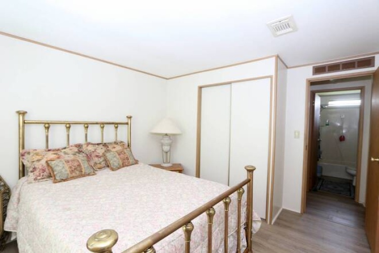 5919 Camelot Dr N, Sarasota, Florida 34233, 2 Bedrooms Bedrooms, ,2 BathroomsBathrooms,Mobile/manufactured,For Sale,Camelot Dr N,11530321