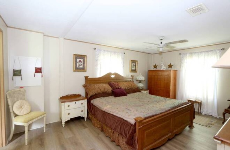 5919 Camelot Dr N, Sarasota, Florida 34233, 2 Bedrooms Bedrooms, ,2 BathroomsBathrooms,Mobile/manufactured,For Sale,Camelot Dr N,11530321