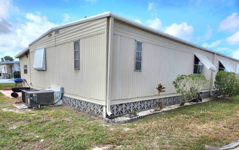 16 Largo Court, Fort Myers, Florida 33908, 8 Rooms Rooms,2 BathroomsBathrooms,Mobile/manufactured,For Sale,Largo Court,11466891