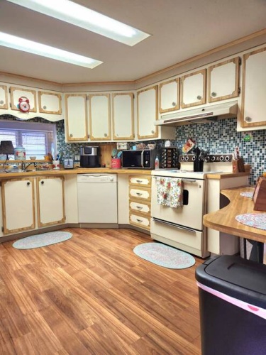 16 Largo Court, Fort Myers, Florida 33908, 8 Rooms Rooms,2 BathroomsBathrooms,Mobile/manufactured,For Sale,Largo Court,11466891
