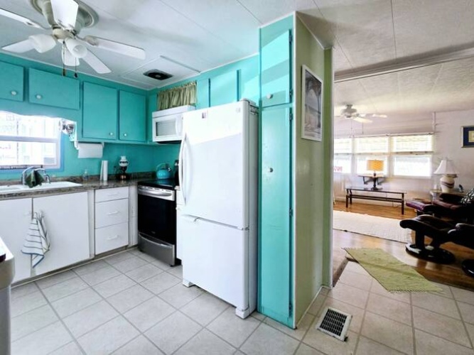 197 3rd St East, Nokomis, Florida 34275, 2 Bedrooms Bedrooms, ,2 BathroomsBathrooms,Mobile/manufactured,For Sale,3rd St East,11468427
