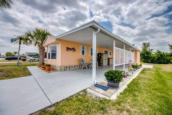 3326 Heritage Lakes, North Fort Myers, Florida 33917, 2 Bedrooms Bedrooms, ,2 BathroomsBathrooms,Mobile/manufactured,For Sale,Heritage Lakes,11478946