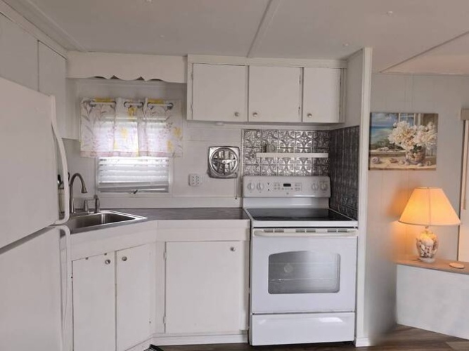 8705 South Tamiami trail., Sarasota, Florida 34238, 1 Bedroom Bedrooms, 5 Rooms Rooms,1 BathroomBathrooms,Mobile/manufactured,For Sale,South Tamiami trail.,11413190