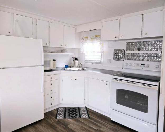 8705 South Tamiami trail., Sarasota, Florida 34238, 1 Bedroom Bedrooms, 5 Rooms Rooms,1 BathroomBathrooms,Mobile/manufactured,For Sale,South Tamiami trail.,11413190