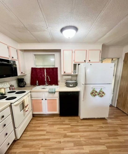 3048 Vine Lane, Sebring, Florida 33870, 2 Bedrooms Bedrooms, ,2 BathroomsBathrooms,Mobile/manufactured,For Sale,Vine Lane,11477085