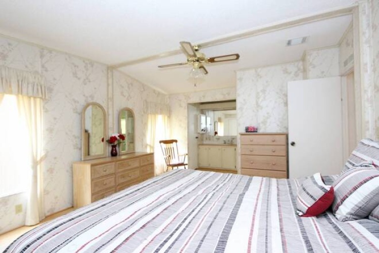 5283 Camelot Dr E, Sarasota, Florida 34233, 2 Bedrooms Bedrooms, ,2 BathroomsBathrooms,Mobile/manufactured,For Sale,Camelot Dr E,11341982
