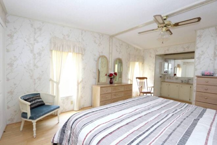 5283 Camelot Dr E, Sarasota, Florida 34233, 2 Bedrooms Bedrooms, ,2 BathroomsBathrooms,Mobile/manufactured,For Sale,Camelot Dr E,11341982