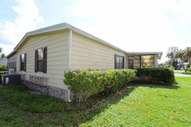 5283 Camelot Dr E, Sarasota, Florida 34233, 2 Bedrooms Bedrooms, ,2 BathroomsBathrooms,Mobile/manufactured,For Sale,Camelot Dr E,11341982