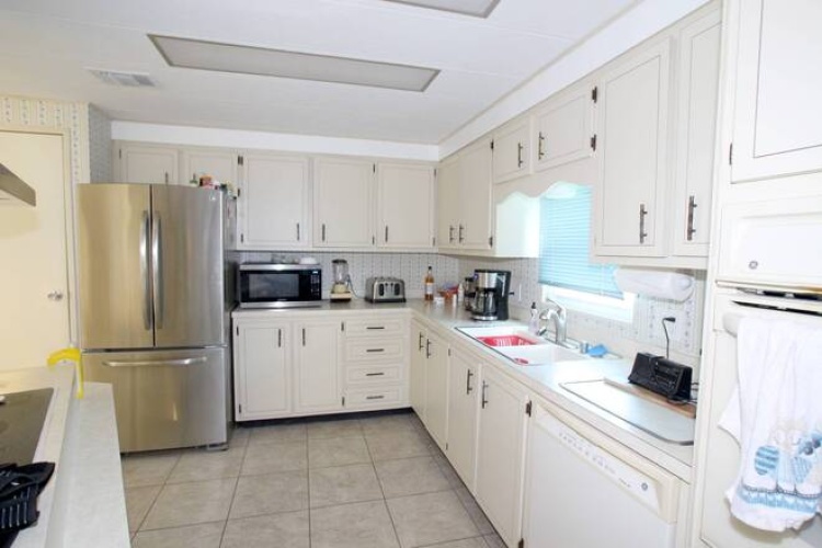 5918 Brigadoon Way, Sarasota, Florida 34233, 2 Bedrooms Bedrooms, ,2 BathroomsBathrooms,Residential,For Sale,Brigadoon Way,11118927