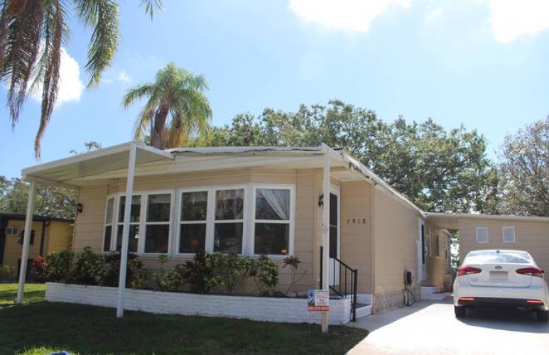 5918 Brigadoon Way, Sarasota, Florida 34233, 2 Bedrooms Bedrooms, ,2 BathroomsBathrooms,Residential,For Sale,Brigadoon Way,11118927