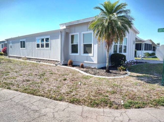 63 Pedro, Fort Myers, Florida 33912, 2 Bedrooms Bedrooms, 8 Rooms Rooms,2 BathroomsBathrooms,Mobile/manufactured,For Sale,Pedro,11471548