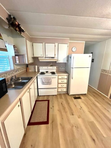 2752 Vine Lane, Sebring, Florida 33870, 2 Bedrooms Bedrooms, ,1 BathroomBathrooms,Mobile/manufactured,For Sale,Vine Lane,11266696