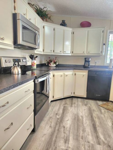 31 Umber Ct, Fort Myers, Florida 33912, 2 Bedrooms Bedrooms, ,2 BathroomsBathrooms,Mobile/manufactured,For Sale,Umber Ct,11479363
