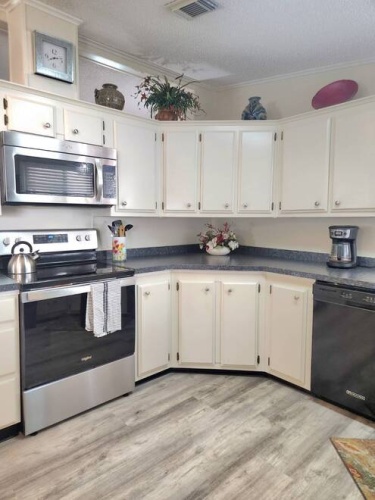 31 Umber Ct, Fort Myers, Florida 33912, 2 Bedrooms Bedrooms, ,2 BathroomsBathrooms,Mobile/manufactured,For Sale,Umber Ct,11479363