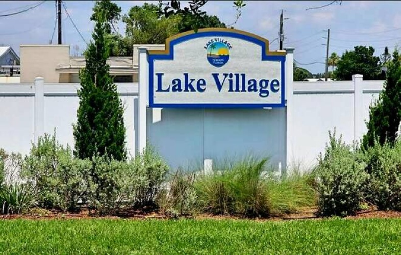 279 Lake Dr, Nokomis, Florida 34275, 2 Bedrooms Bedrooms, ,2 BathroomsBathrooms,Mobile/manufactured,For Sale,Lake Dr,11497319