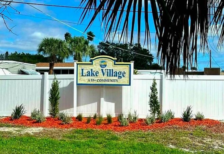279 Lake Dr, Nokomis, Florida 34275, 2 Bedrooms Bedrooms, ,2 BathroomsBathrooms,Mobile/manufactured,For Sale,Lake Dr,11497319