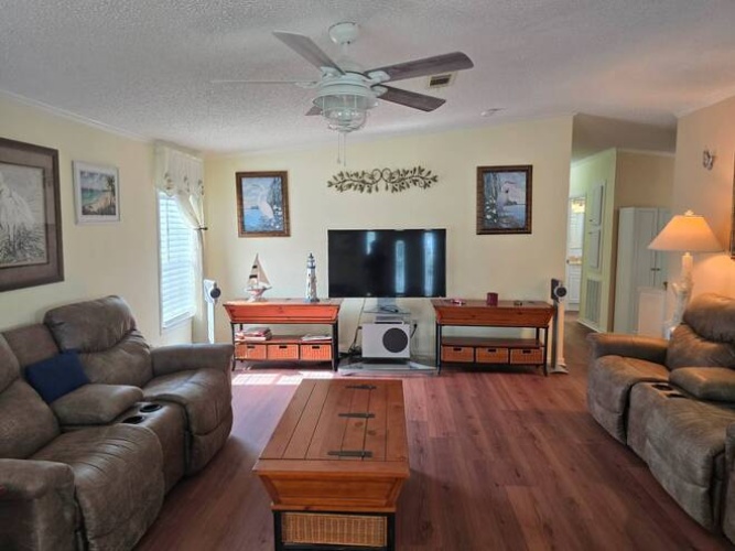 283 Lake Dr, Nokmis, Florida 34275, 3 Bedrooms Bedrooms, ,2 BathroomsBathrooms,Mobile/manufactured,For Sale,Lake Dr,11504355