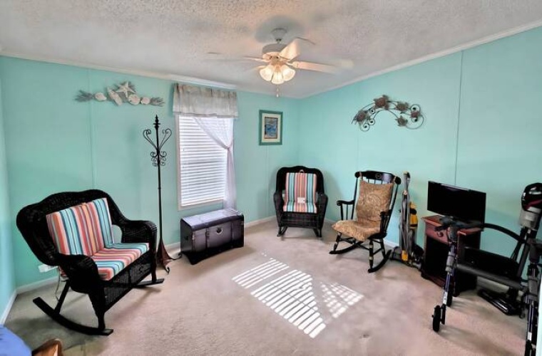 283 Lake Dr, Nokmis, Florida 34275, 3 Bedrooms Bedrooms, ,2 BathroomsBathrooms,Mobile/manufactured,For Sale,Lake Dr,11504355