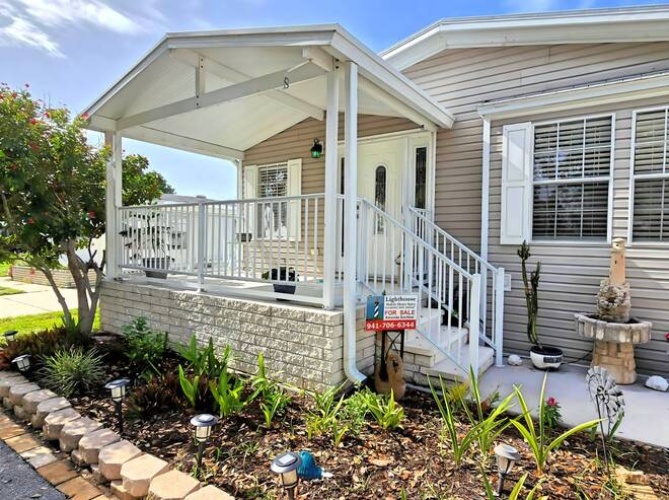 283 Lake Dr, Nokmis, Florida 34275, 3 Bedrooms Bedrooms, ,2 BathroomsBathrooms,Mobile/manufactured,For Sale,Lake Dr,11504355