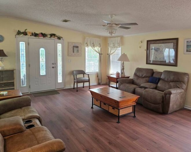 283 Lake Dr, Nokmis, Florida 34275, 3 Bedrooms Bedrooms, ,2 BathroomsBathrooms,Mobile/manufactured,For Sale,Lake Dr,11504355