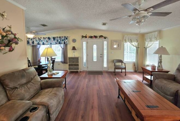 283 Lake Dr, Nokmis, Florida 34275, 3 Bedrooms Bedrooms, ,2 BathroomsBathrooms,Mobile/manufactured,For Sale,Lake Dr,11504355